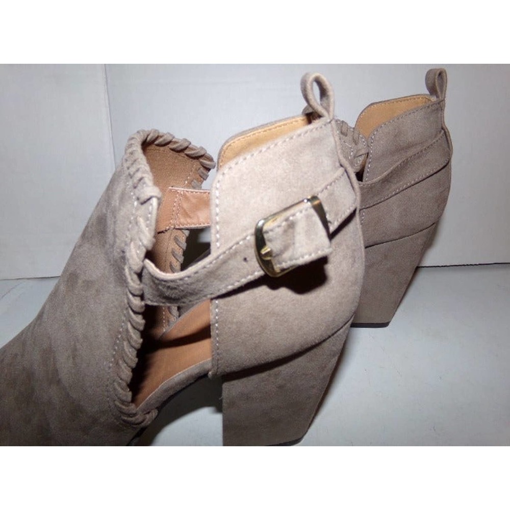 QUPID TAN SUEDE LEATHER SANDALS LADIES BRAIDED EDGE BUCKLE SIDES SIZE 10 - Picture 3 of 8